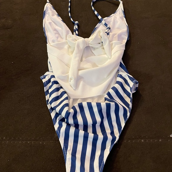 ONE PIECE BATHING SUIT - Picture 3 of 4